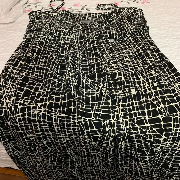 Women’s dress - Picture 2 of 5